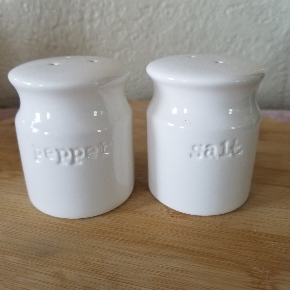 China | Salt & Pepper Shaker Set